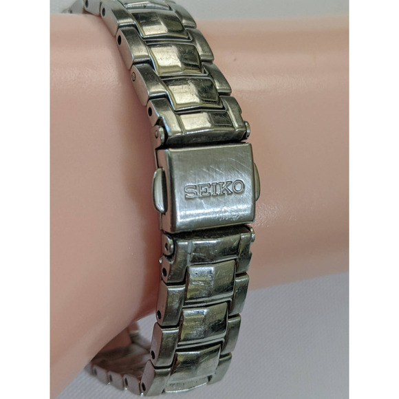 Seiko Mother of Pearl Dial 25MM S-Steel Bracelet Women's Watch SXDA37 - Picture 4 of 8